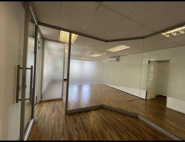 85M² OFFICE TO LET IN HYDE PARK